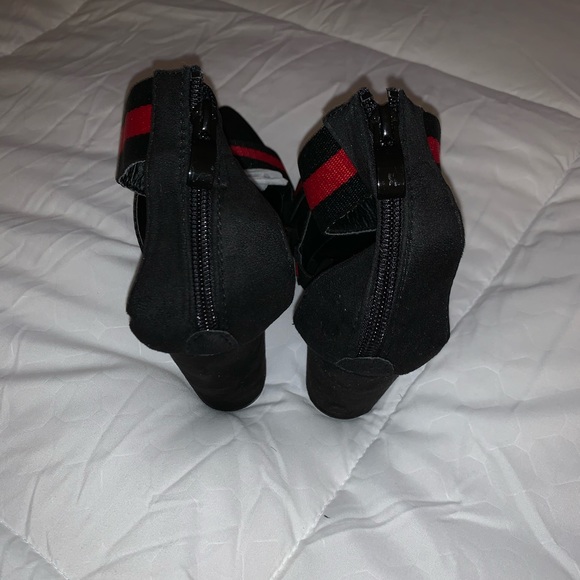 Black & red high heel shoe - Picture 3 of 4